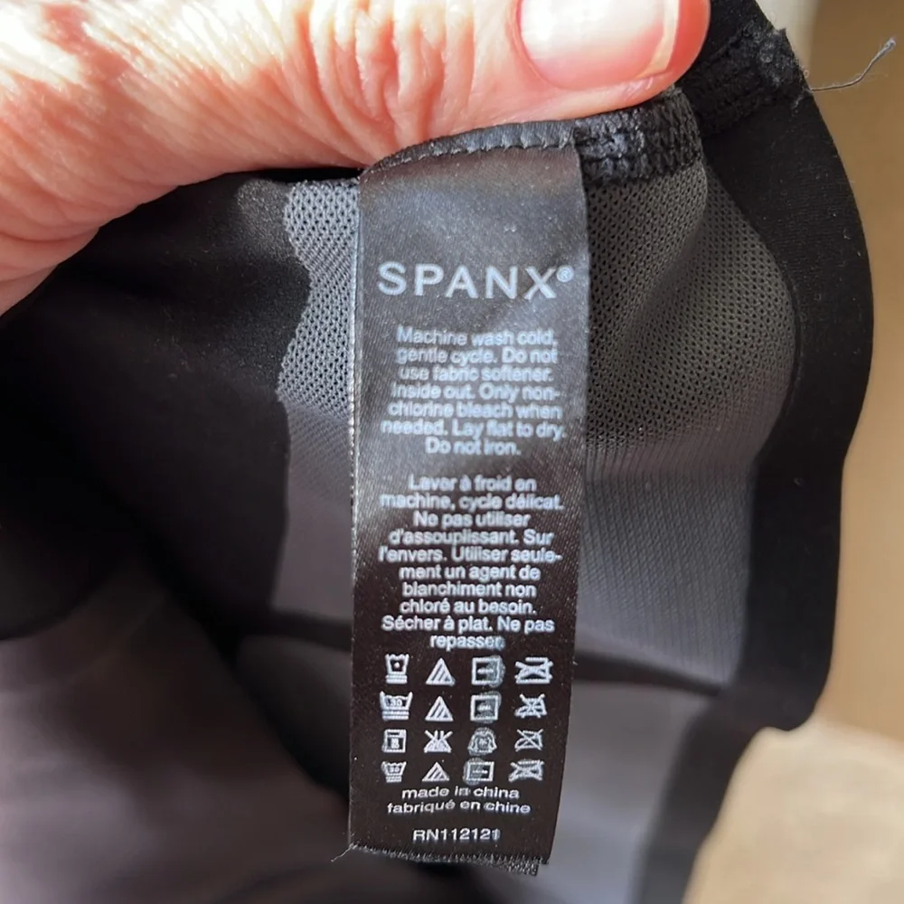 NEW Spanx Sporty Side Stripe High Waisted 7/8 Legging - Picture 5 of 8